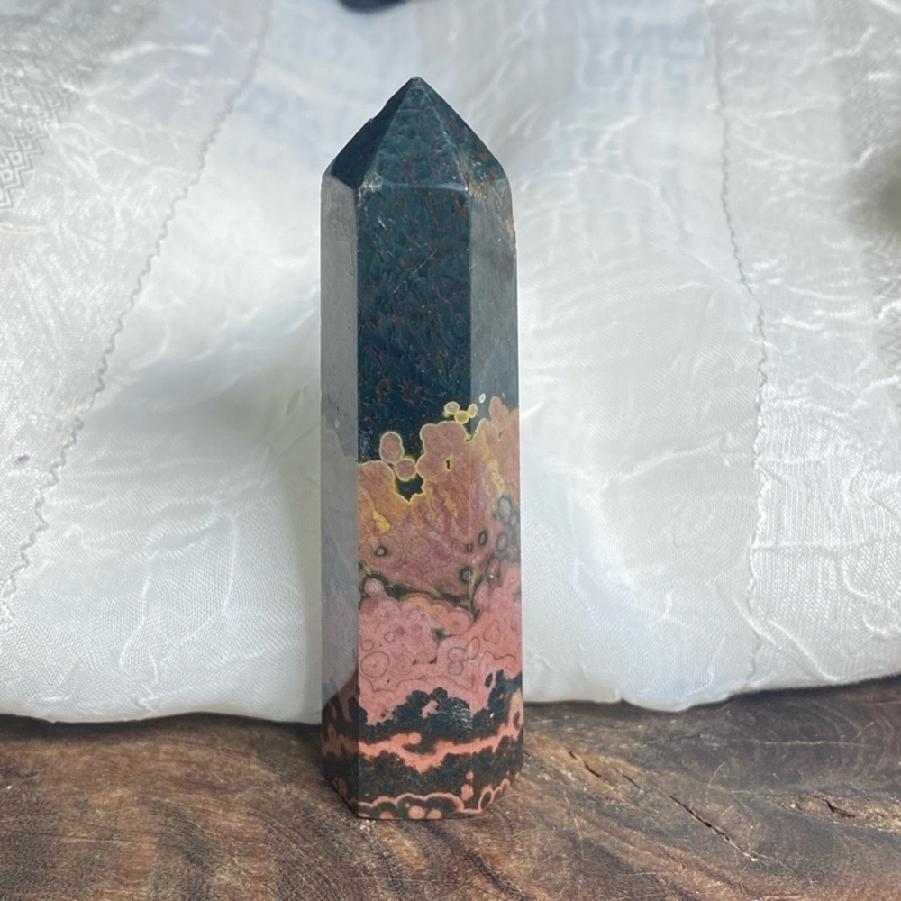 Intu Stones 
crystals with a crystal healer Unlisted Inventory - Picture 14 of 16